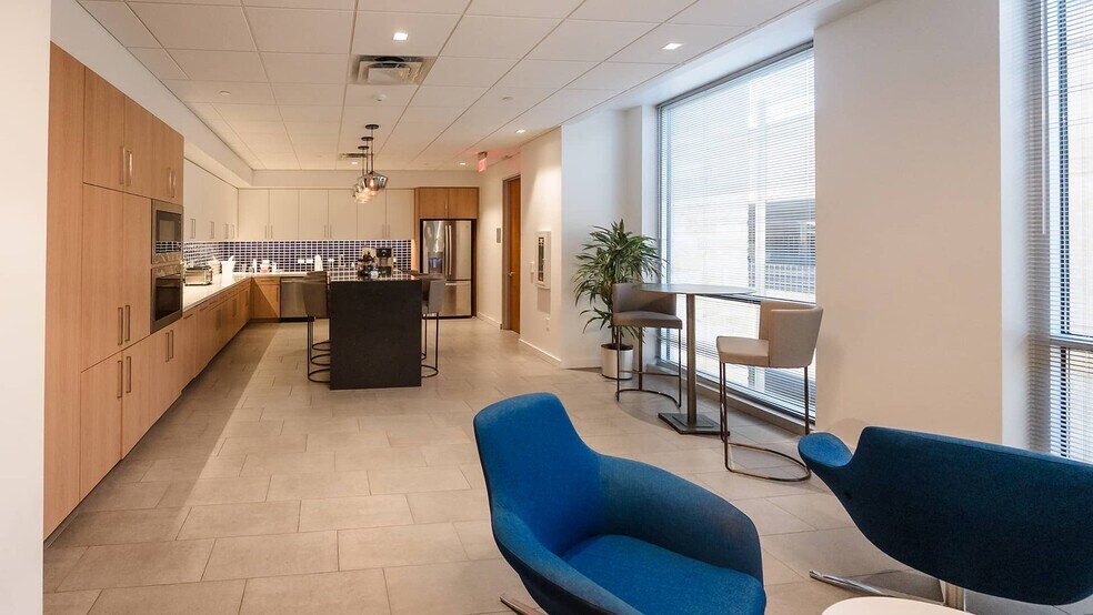 More Photos Of 2700 Via Fortuna Drive, Austin Office For Lease