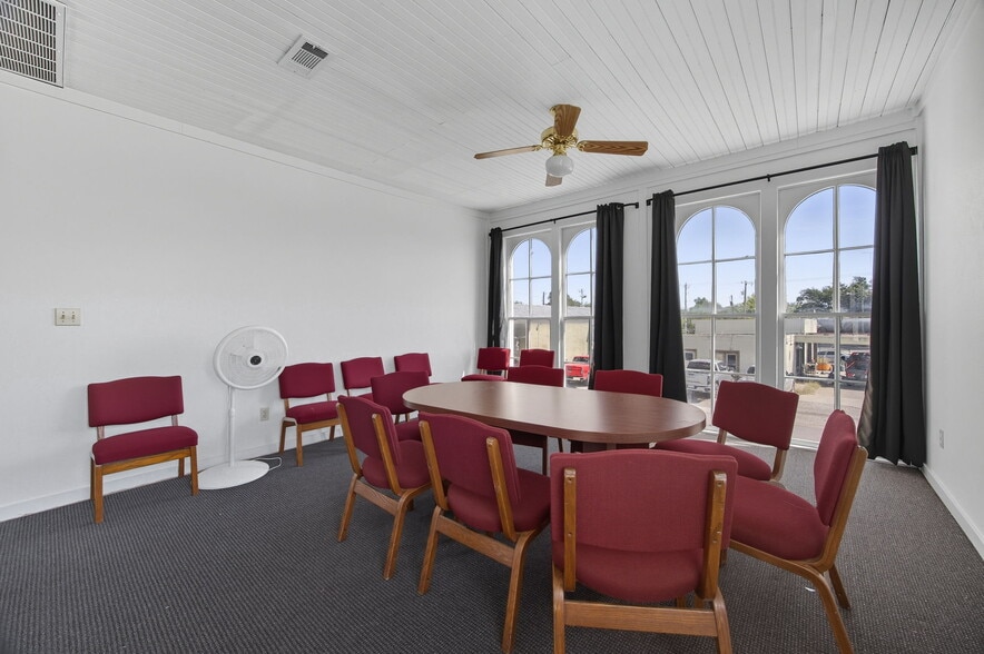 More Photos Of 101 East St, Hutto Storefront Retail Office For Lease