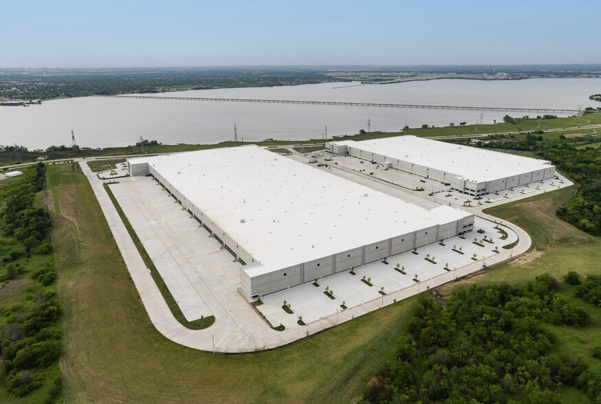 More Photos Of 3584 Mountain Creek Pky, Dallas Distribution For Lease