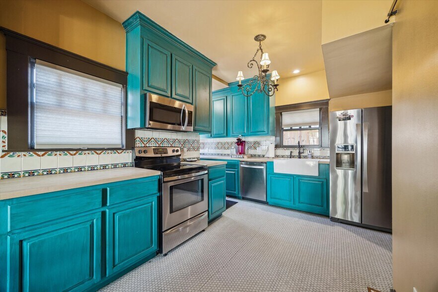 More Photos Of 815 Hawthorne St, Houston Office For Sale