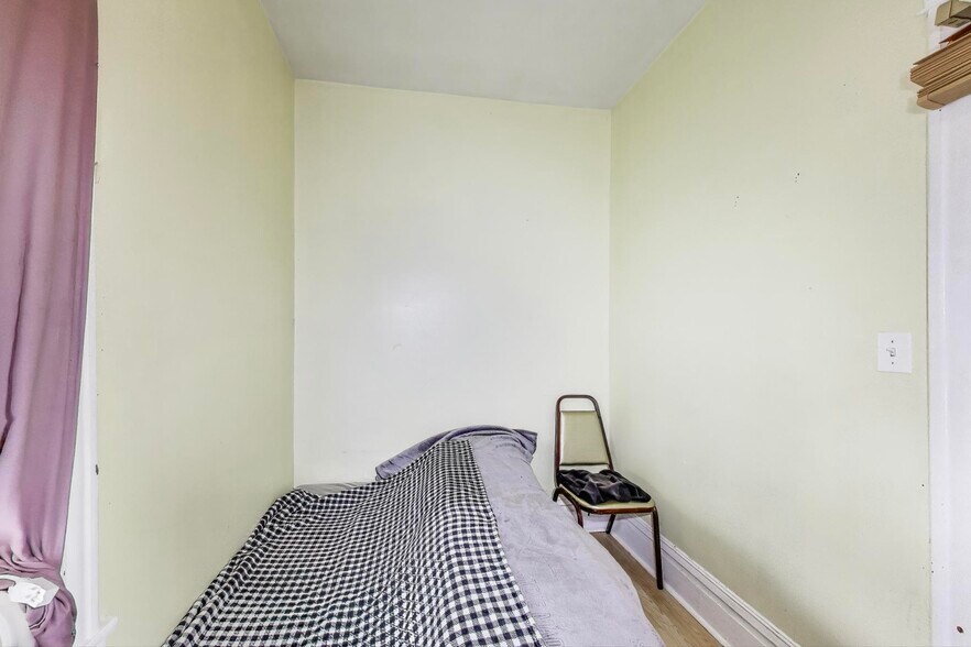 More Photos Of 2916 W 25th Pl, Chicago Multifamily For Sale