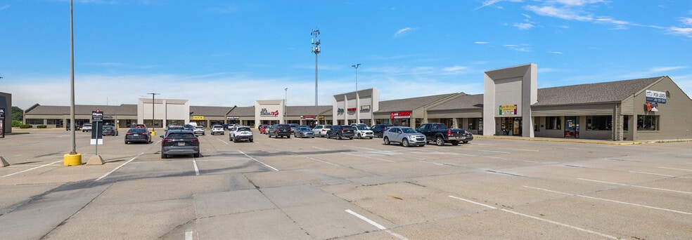 More Photos Of 43201-43301 Garfield Rd, Clinton Township Storefront For Lease