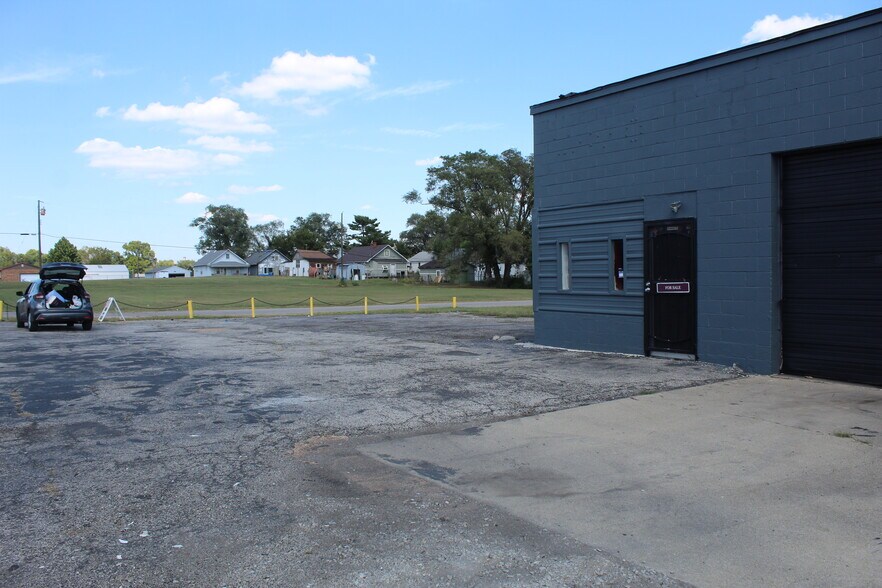 More Photos Of 310 Mccambridge Ave, Madison Auto Repair For Sale