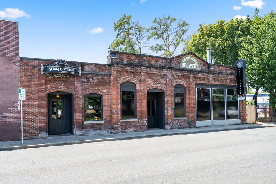 More Photos Of 509 SW G St, Grants Pass Restaurant For Sale