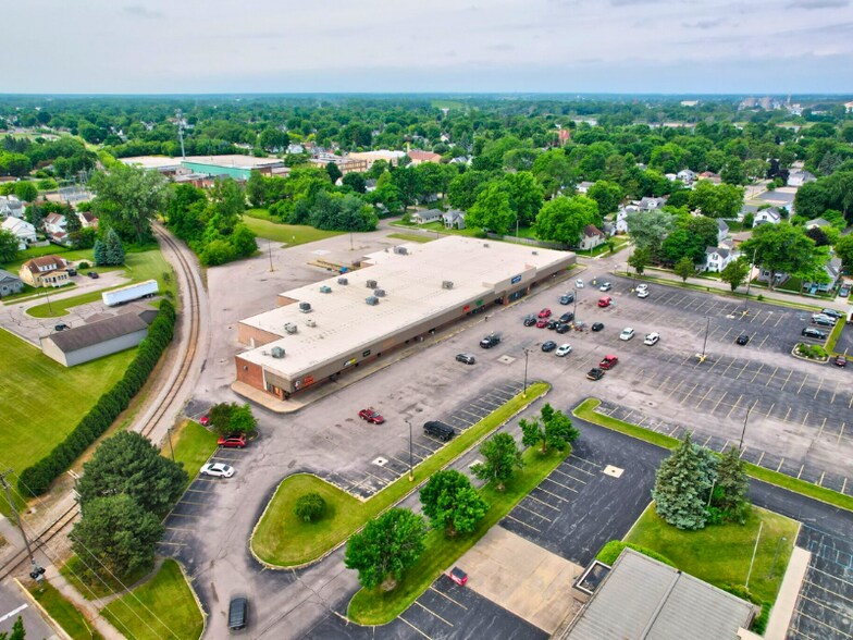 More Photos Of 904-1008 Lafayette Ave, Bay, Bay City Storefront For Lease