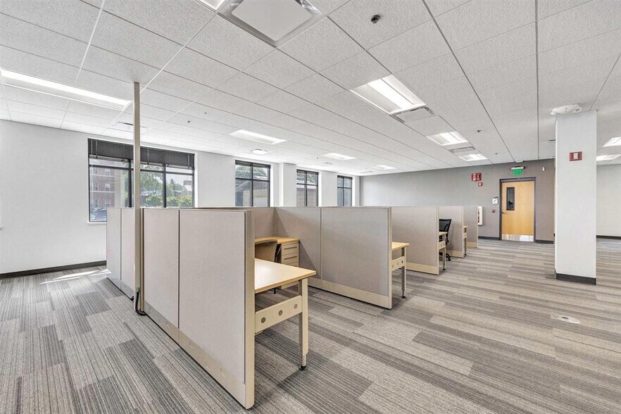 More Photos Of 325 Reid St, De Pere Office For Sale