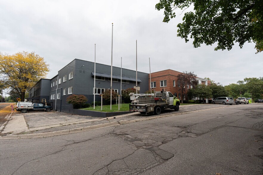 More Photos Of 407 Hadley St, Holly Manufacturing For Lease