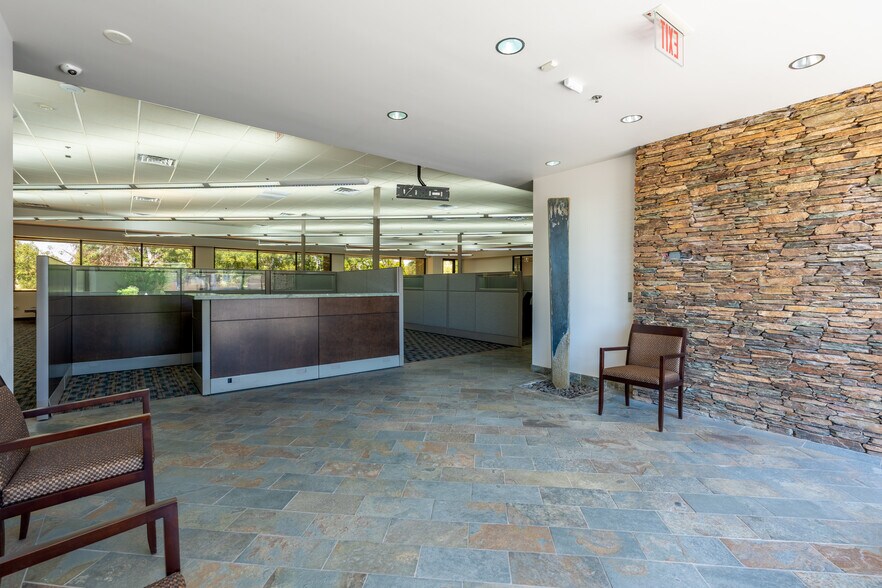 More Photos Of 14080 N Northsight Blvd, Scottsdale Office For Lease