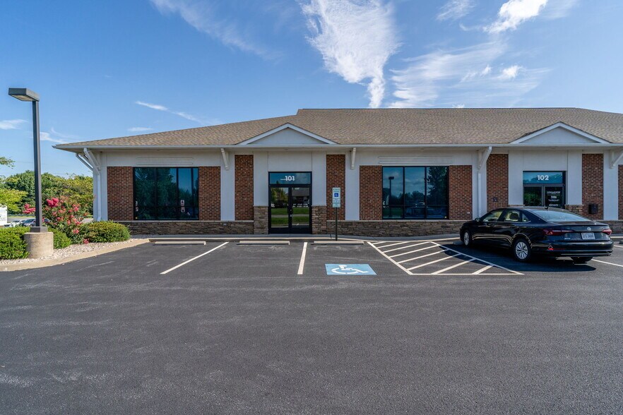 More Photos Of 16 Gosnell, Staunton Medical For Sale