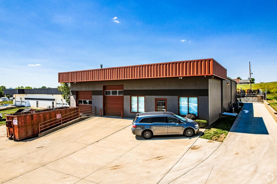 Primary Photo Of 1110 NW Valley Ridge Dr, Grain Valley Warehouse For Lease