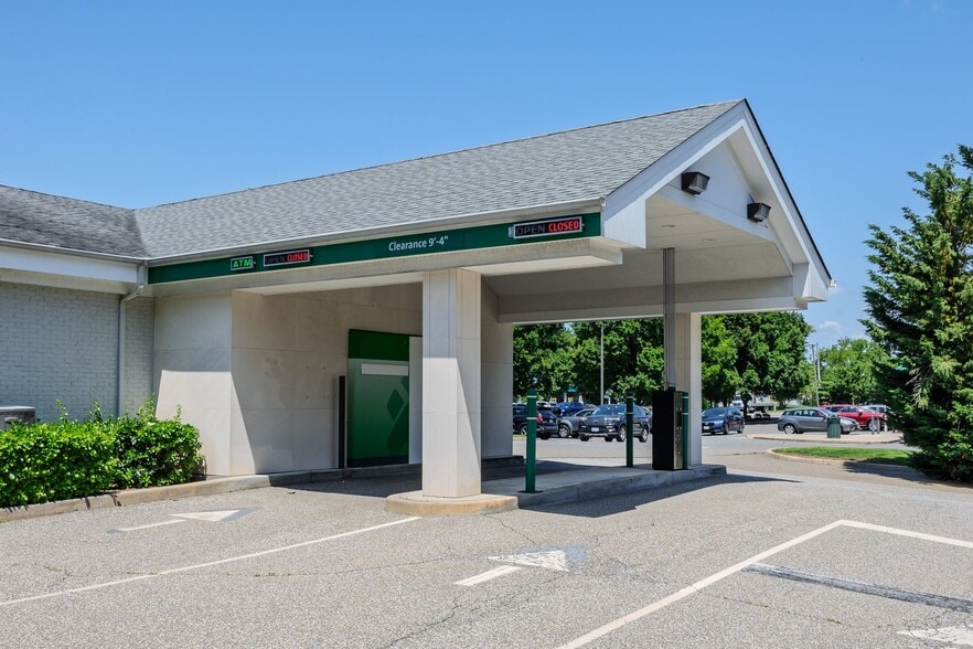 More Photos Of 563 Larkfield Rd, East Northport Bank For Lease