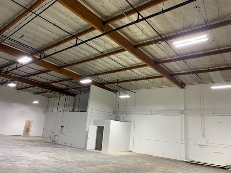 More Photos Of 3975 Landmark St, Culver City Warehouse For Lease