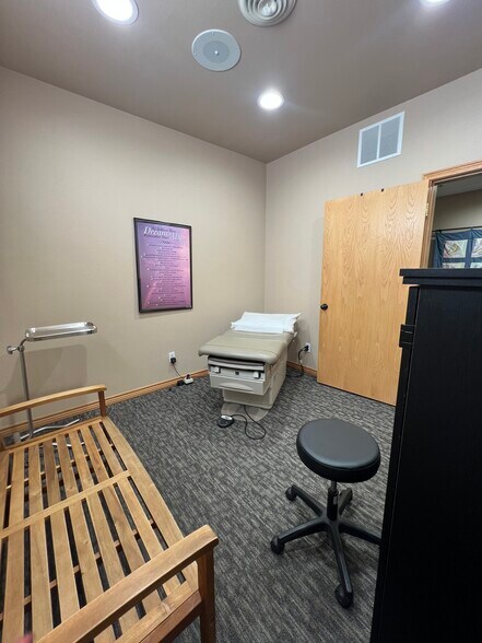 More Photos Of 77 Adcock Dr, Alamosa Healthcare For Sale