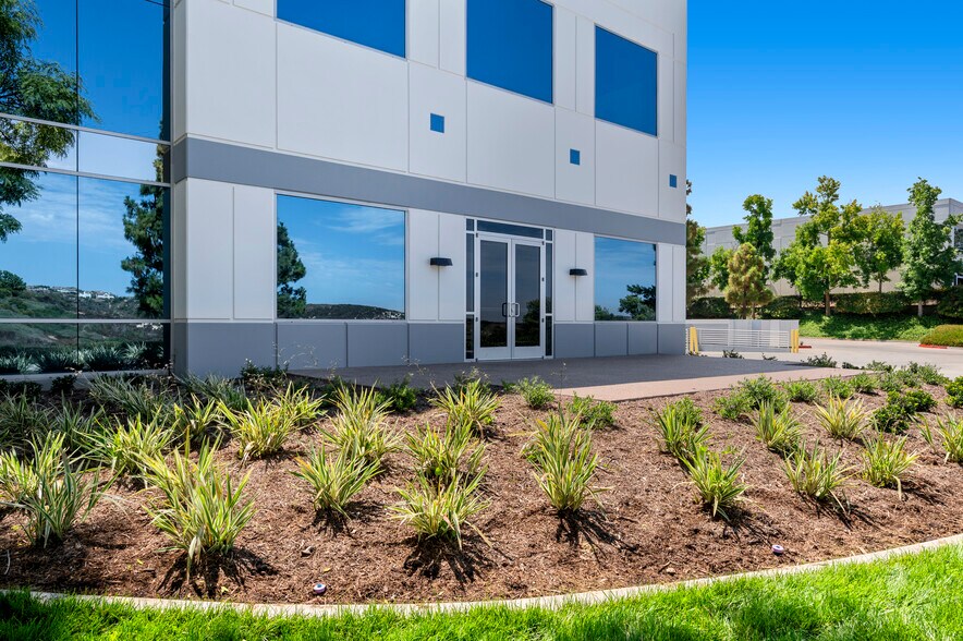 More Photos Of 5810 Van Allen Way, Carlsbad Flex For Sale