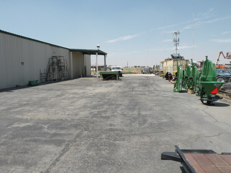 More Photos Of 45223 23rd St W, Lancaster Auto Dealership For Sale