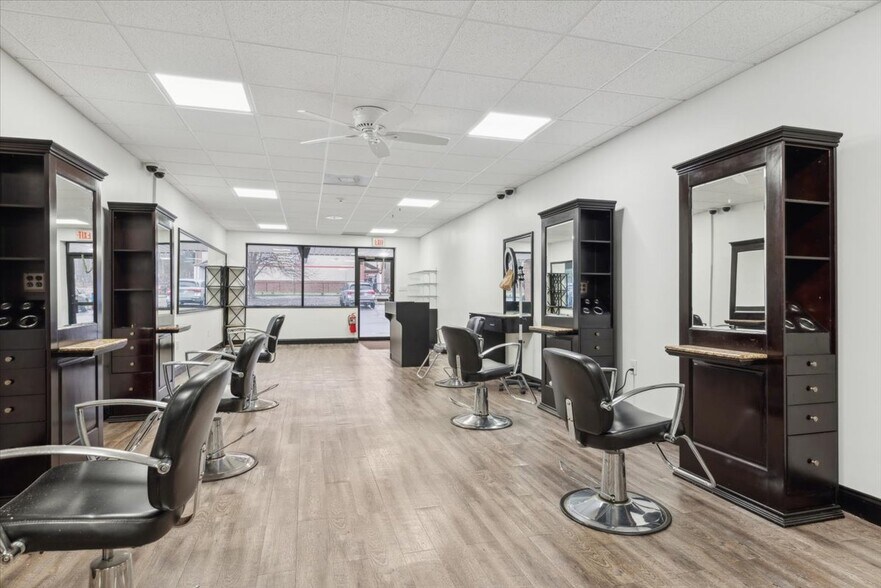 More Photos Of 10 Community Pl, Warren General Retail For Lease