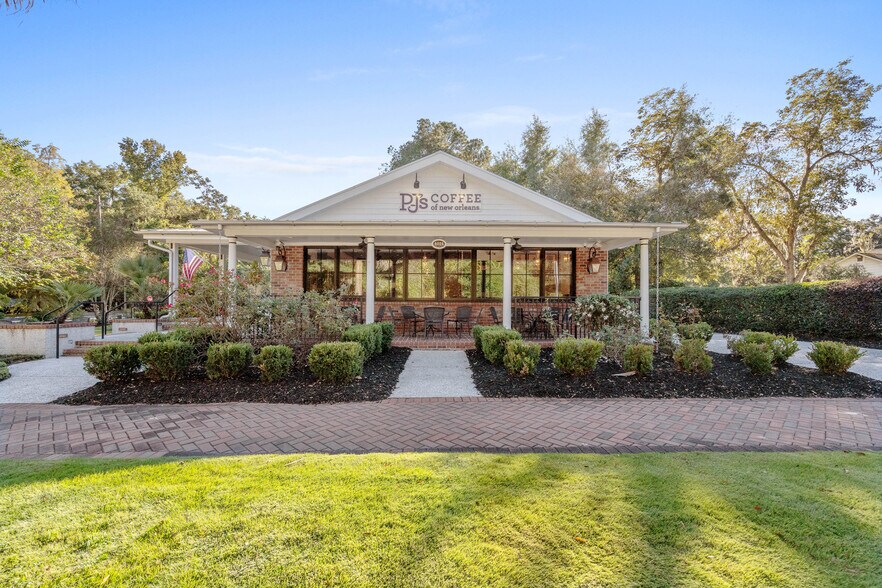 More Photos Of 8026 E Main St, Ridgeland General Retail For Sale