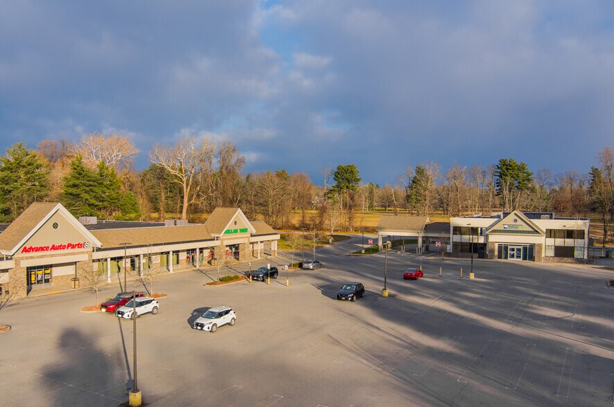 More Photos Of 3999-4001 Albany Post Rd, Hyde Park Unknown For Lease