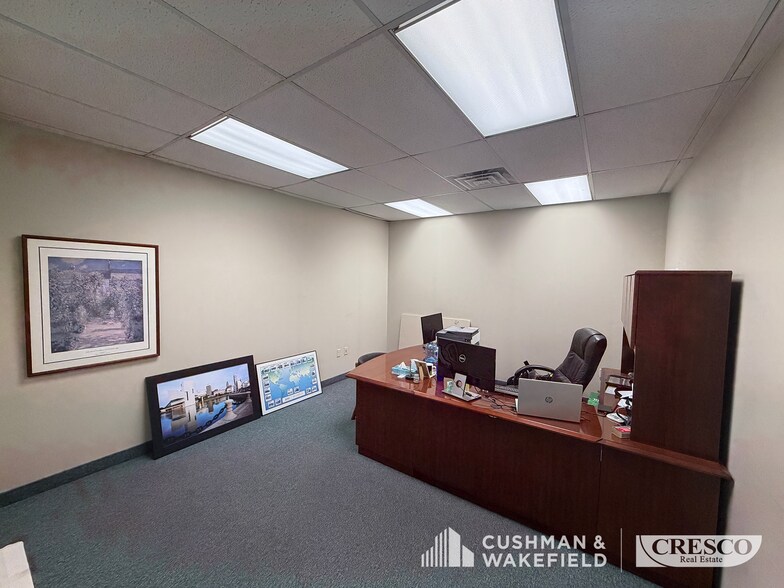 More Photos Of 16500 W Sprague Rd, Middleburg Heights Office For Sale