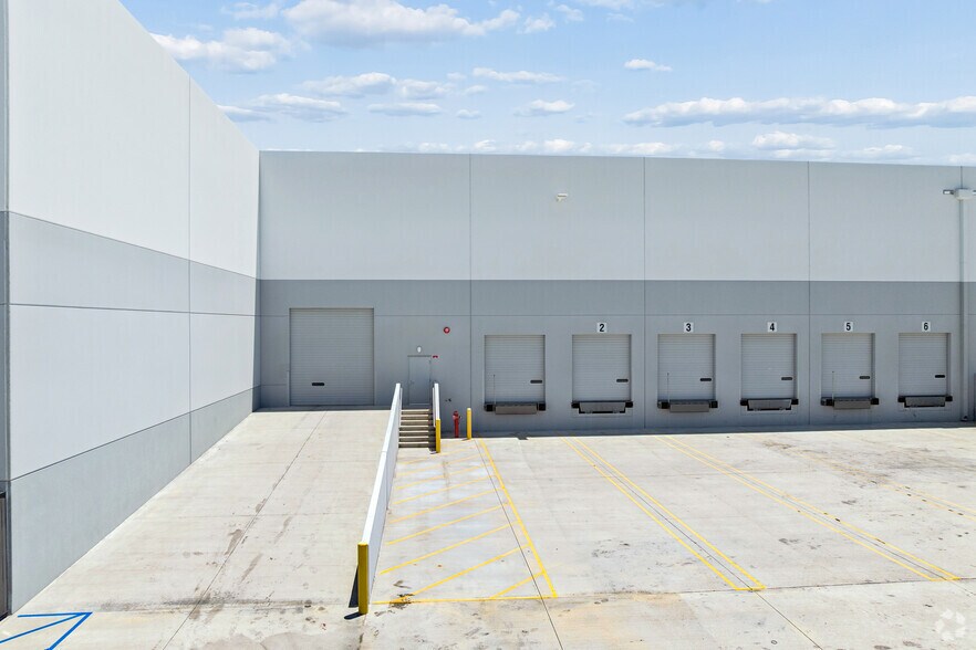 More Photos Of 1500 E Walnut Ave, Fullerton Manufacturing For Lease