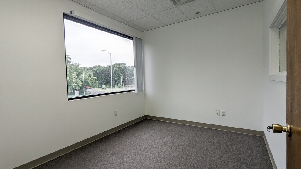 More Photos Of 1795 Boston Post Rd, Guilford Office For Sale