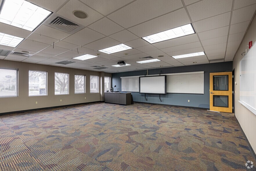 More Photos Of 600 Saw Mill Rd, West Haven Office For Sale