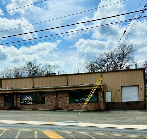 Primary Photo Of 201 E Lake Ave, Rossville Office For Lease
