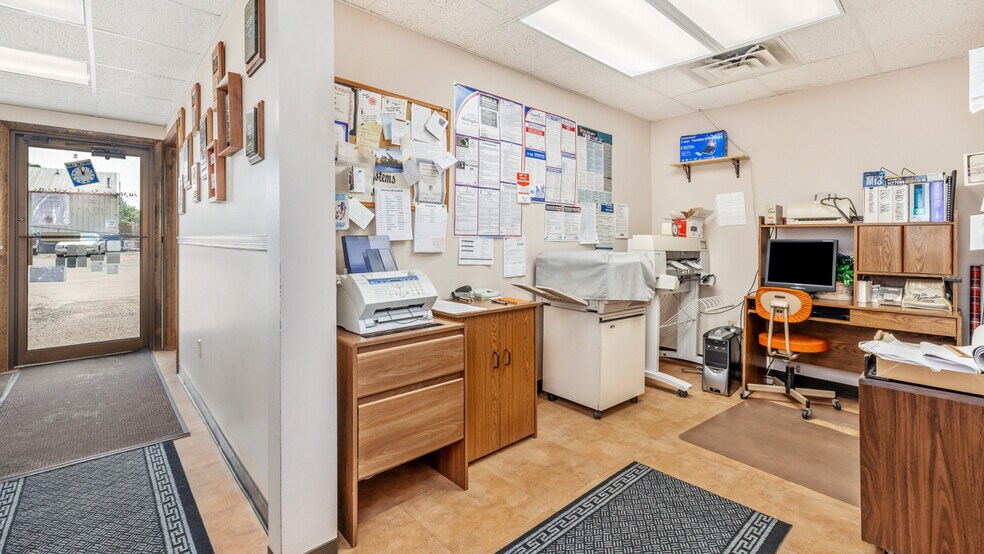 More Photos Of 1333 Jackson St, Iron Mountain Industrial For Sale
