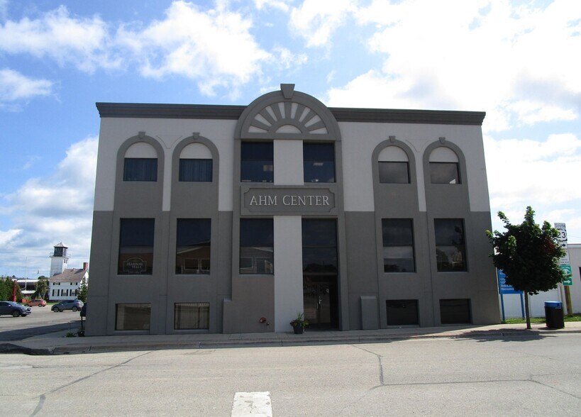 More Photos Of 520 N Main St, Cheboygan Office For Sale