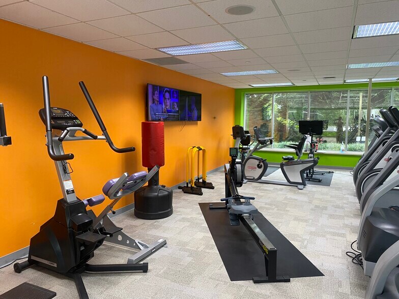 More Photos Of 11501 Northlake Dr, Cincinnati Office For Sale