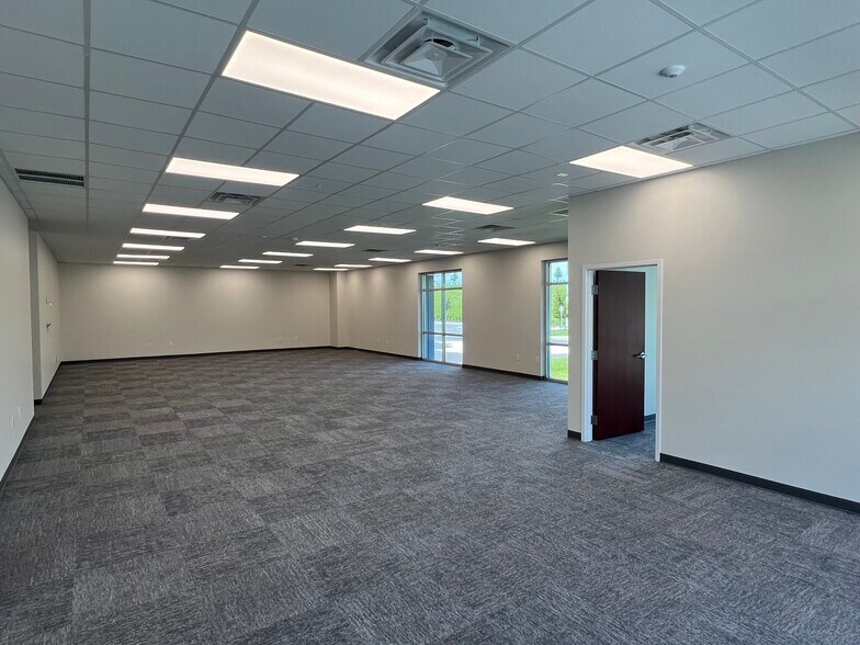 More Photos Of 7453 Republic Dr, Groveland Distribution For Sale
