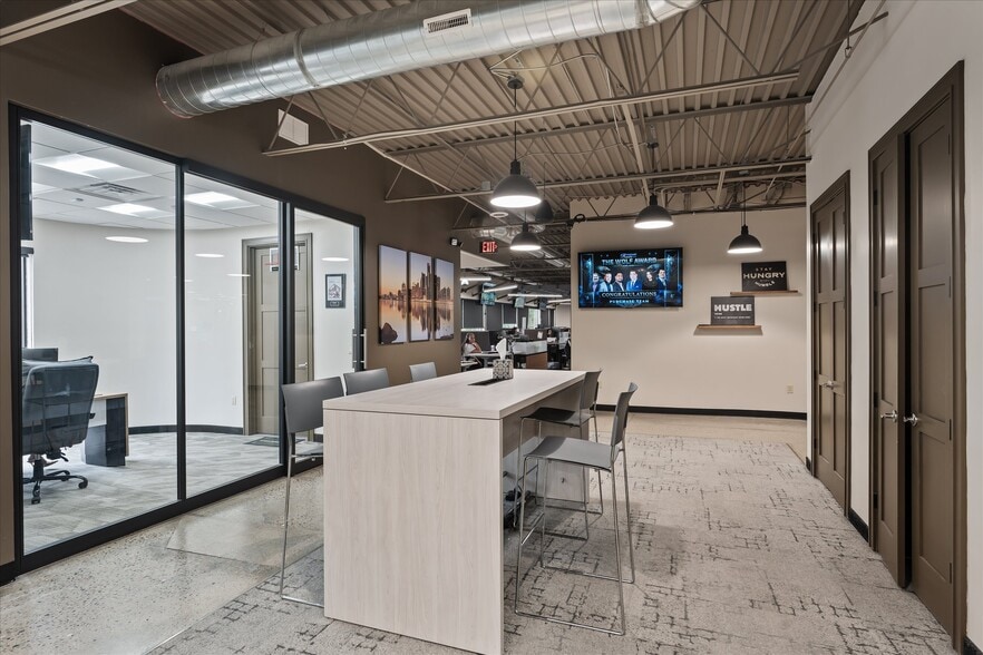 More Photos Of 29444 Northwestern Hwy, Southfield Office For Sale