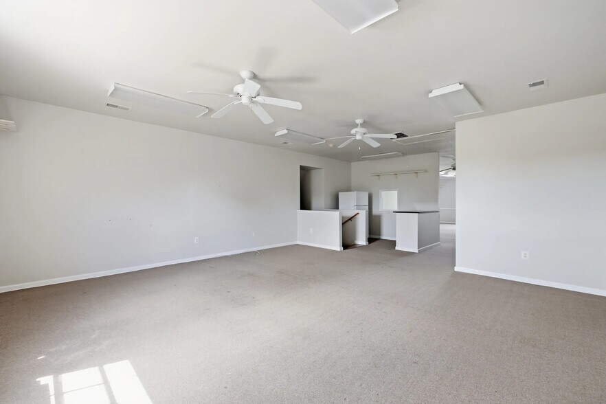 More Photos Of 4 N Berlin Pike, Lovettsville Light Distribution For Lease