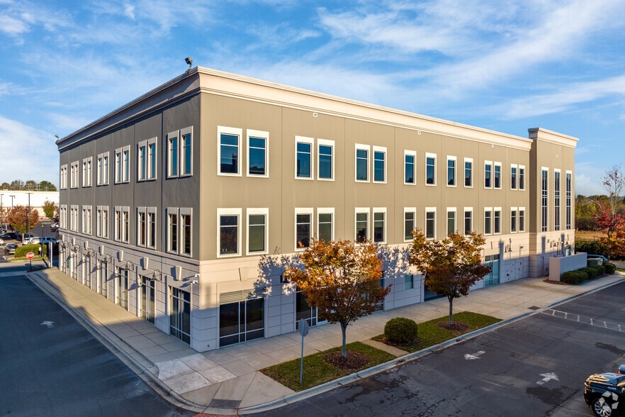 More Photos Of 2015 Ayrsley Town Blvd, Charlotte Unknown For Lease