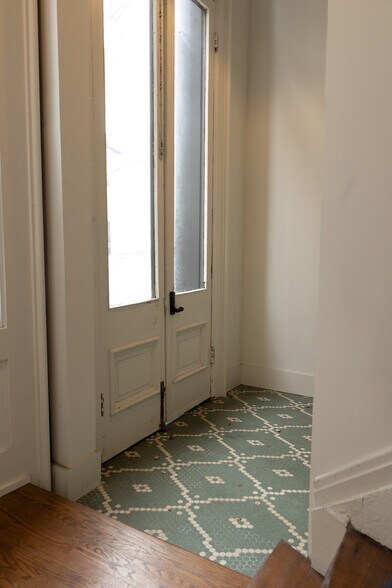 More Photos Of 401-403 Scott Blvd, Covington Storefront Retail Residential For Lease