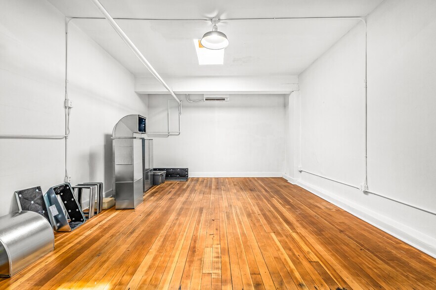More Photos Of 920 Commercial St SE, Salem Restaurant For Sale
