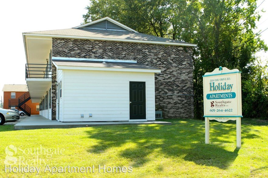 More Photos Of 2006 Oak Grove Rd, Hattiesburg Apartments For Sale