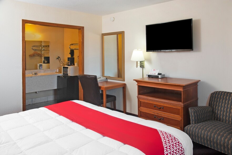 More Photos Of 823 NE Hwy 54, Guymon Hotel For Sale