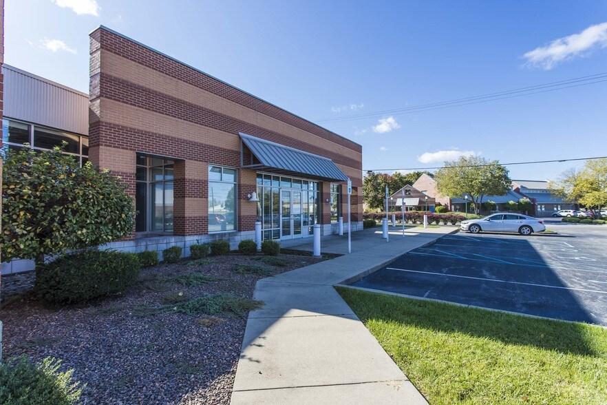 More Photos Of 900 Spring St, Jeffersonville Medical For Lease