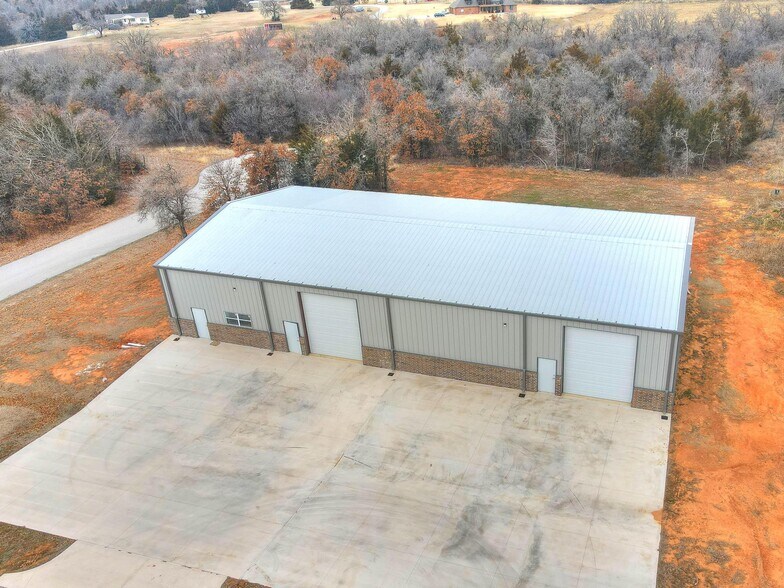 More Photos Of 1736 Red Oak Lane, Guthrie Warehouse For Lease