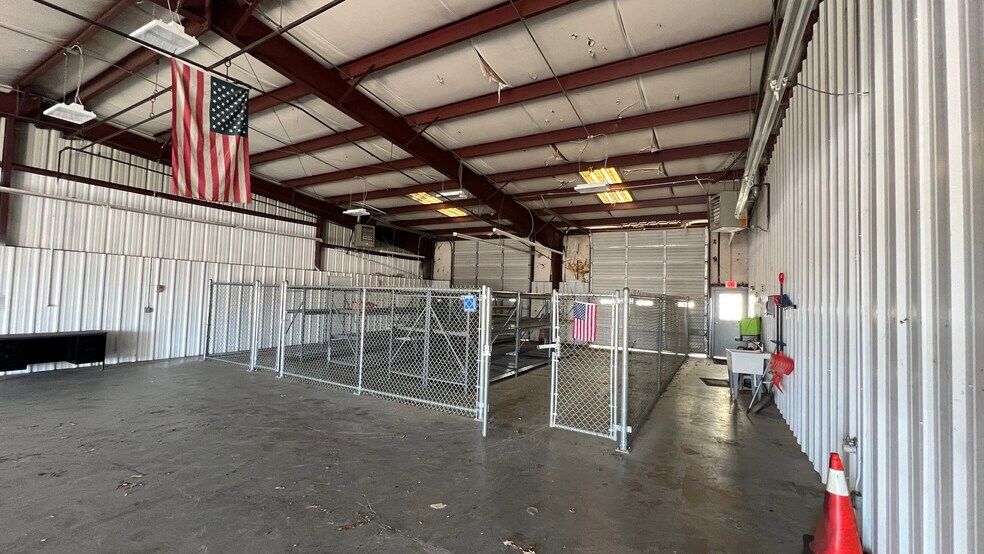 More Photos Of 1145 Brooks Rd, Memphis Mixed Retail For Sale
