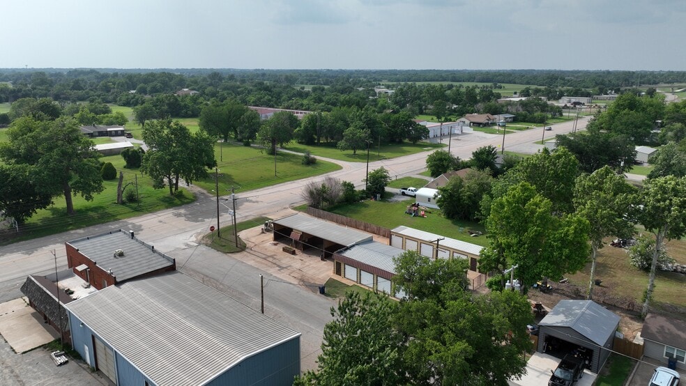 More Photos Of 4301 4th, Enid Self Storage For Sale