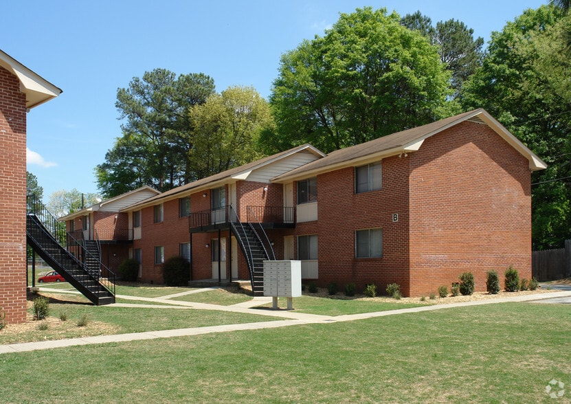 Primary Photo Of 2400 Beverly Hills Dr, Atlanta Apartments For Sale