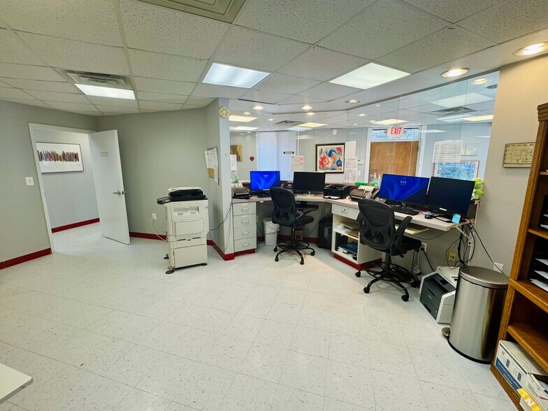 More Photos Of 12604-12606 Lake Ridge Dr, Woodbridge Medical For Sale