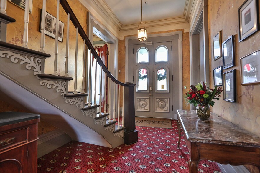 More Photos Of 129-133 S Fitzhugh St, Rochester Office Residential For Lease
