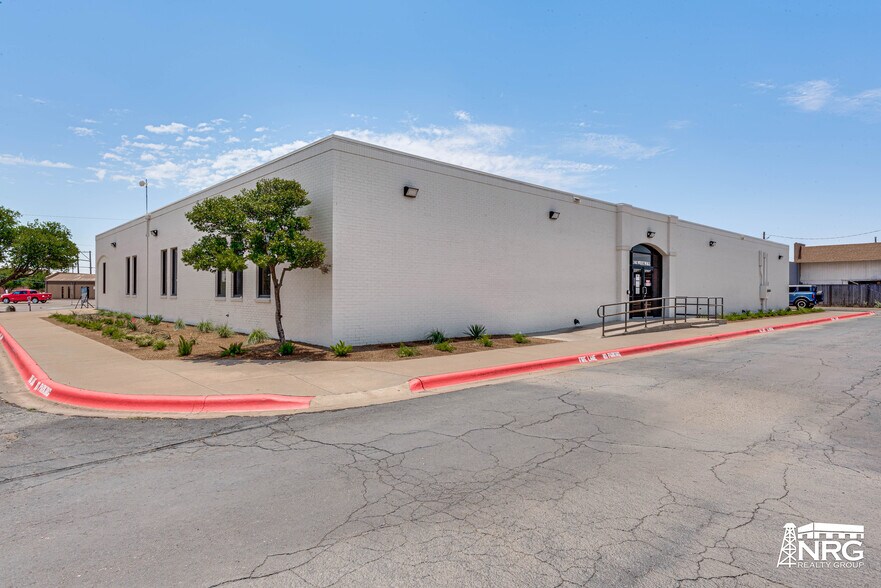 Primary Photo Of 2402 W Wall St, Midland Medical For Lease