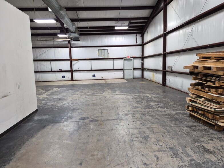 More Photos Of 13626 Kluge Rd, Cypress Industrial For Lease