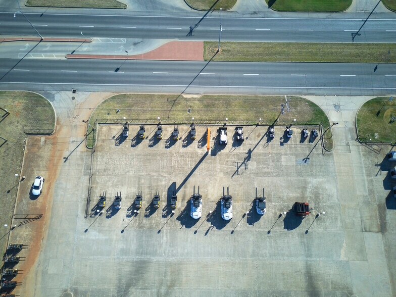 More Photos Of 1909 N Highway 81, Duncan Auto Dealership For Sale