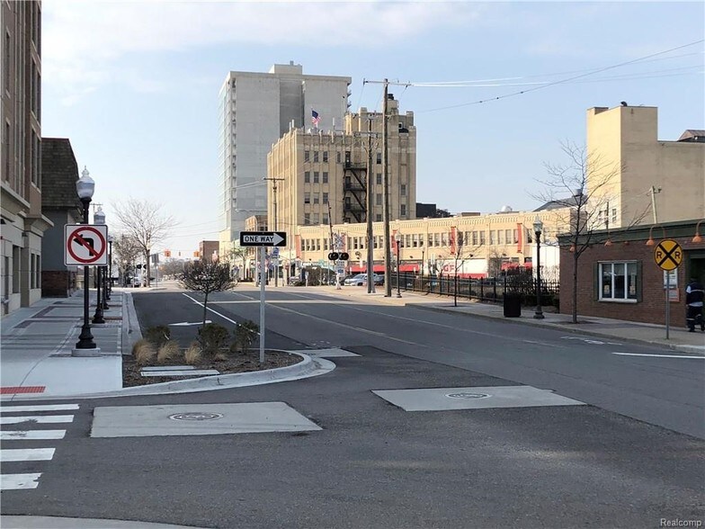 More Photos Of 200 S Washington Ave, Royal Oak Office For Lease