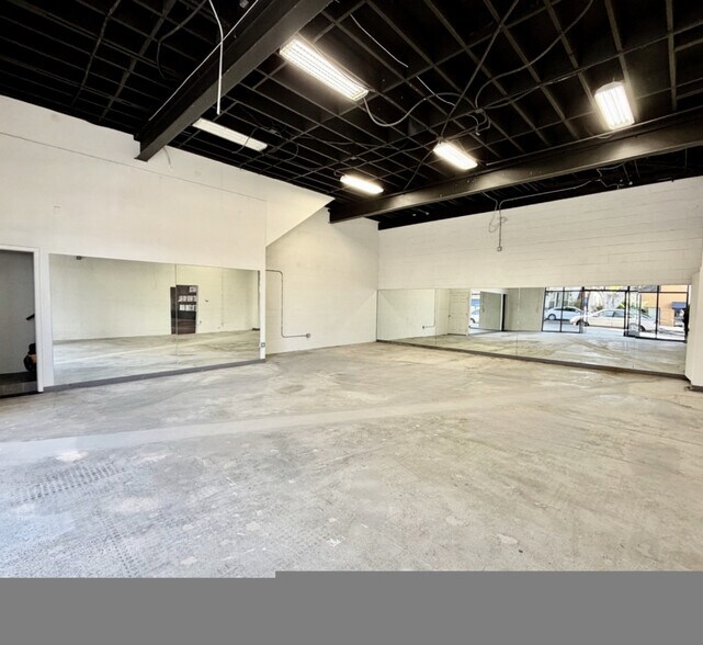 More Photos Of 3201 Santa Monica Blvd, Santa Monica Freestanding For Lease